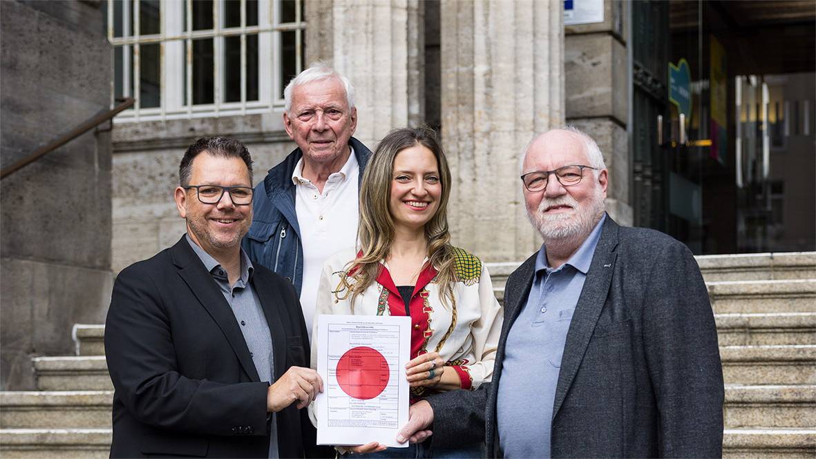  Wuppertals Baudezernent Gunnar Ohrndorf (li.) mit dem Volker Dittgen, Csilla Letay (Co-Vorsitzende Betreiberverein Pro Mirke) und Dietmar Danz. 
