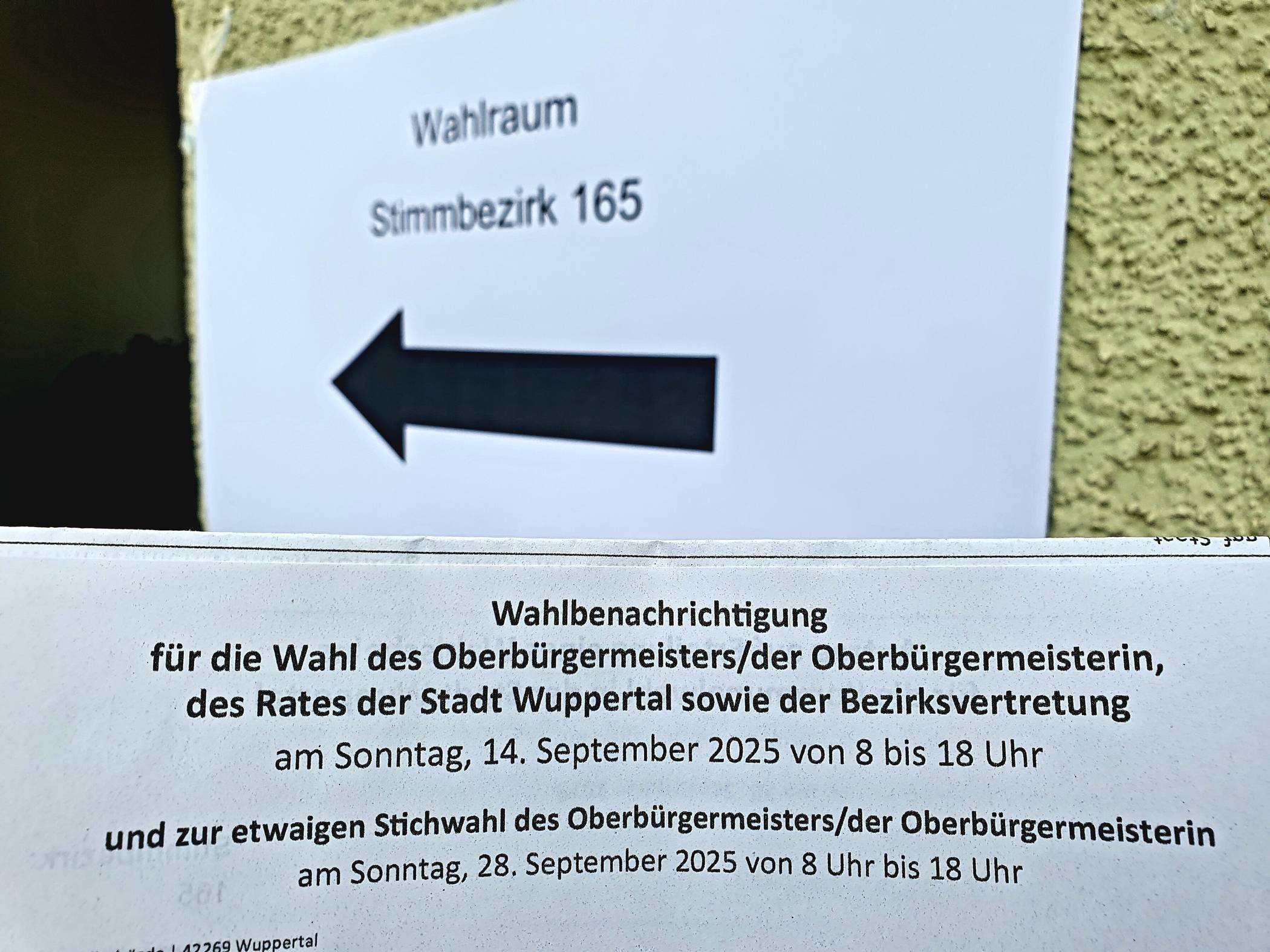 Man kann auch ohne Benachrichtigung wählen, der Personalausweis ist aber natürlich Pflicht.