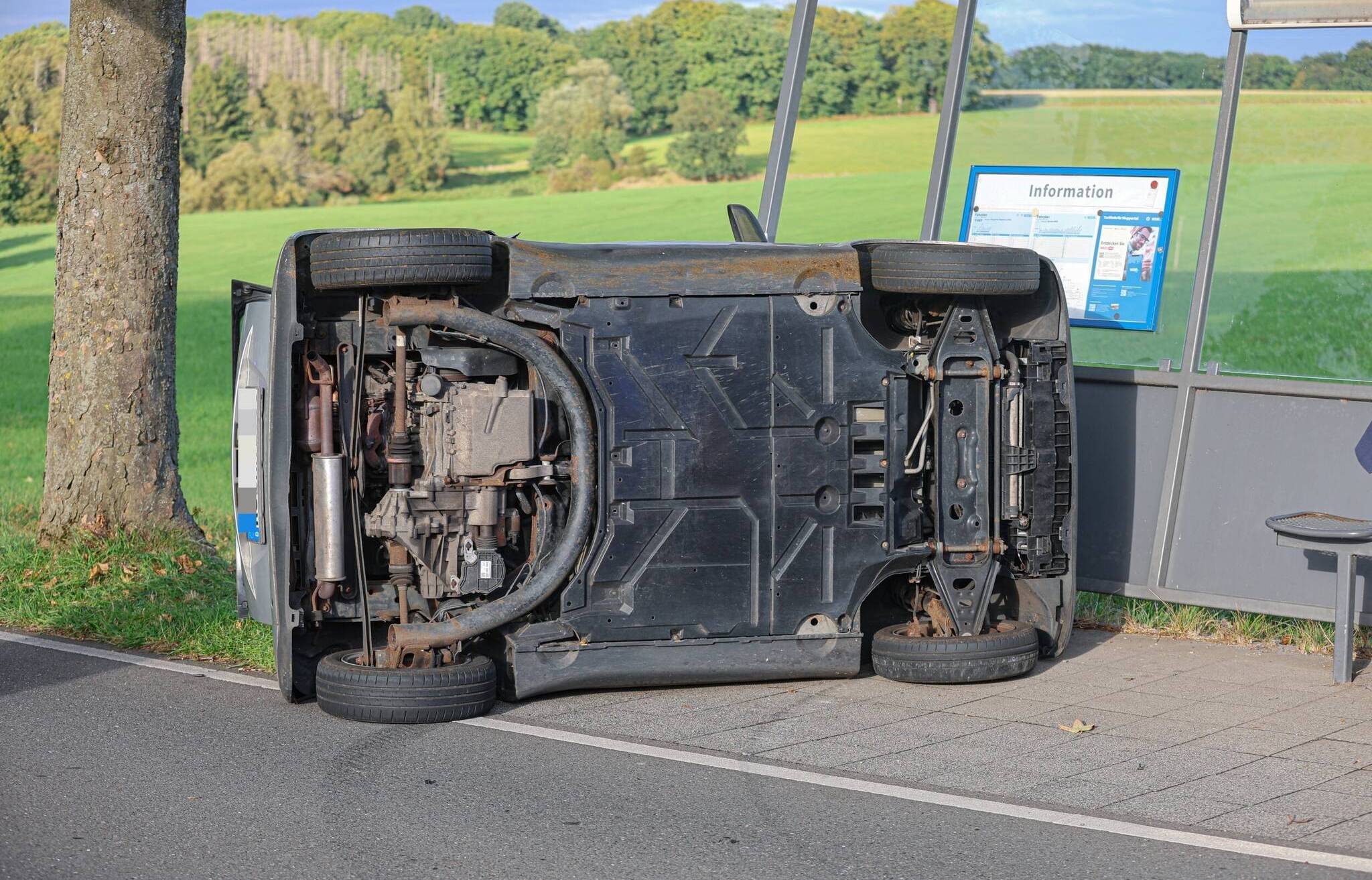 Bilder: Unfall an Bushaltestelle in Wuppertal