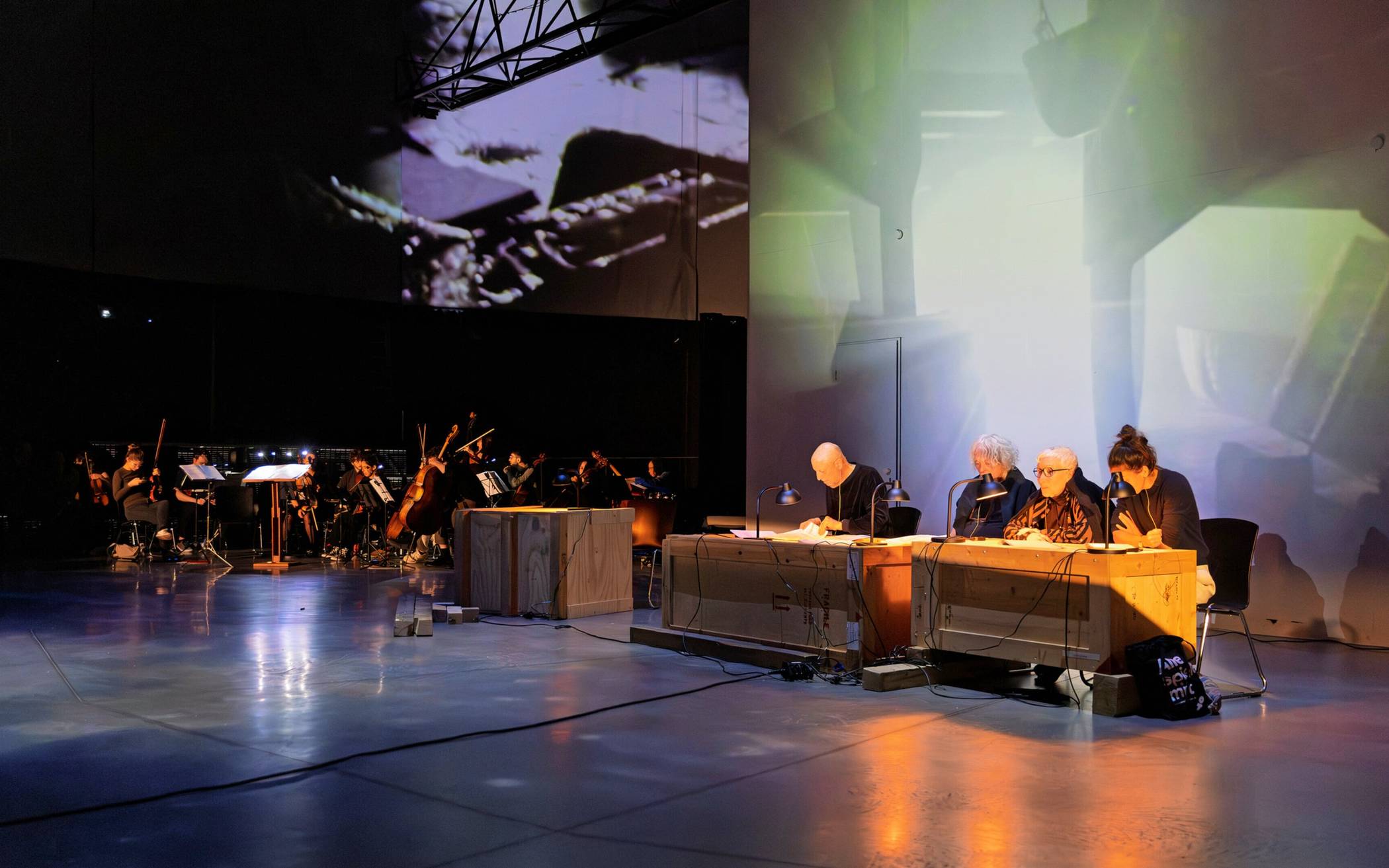  Worte, Klänge, riesige Bilder: „Moby Dick“ als Experiment im Visiodrom.  