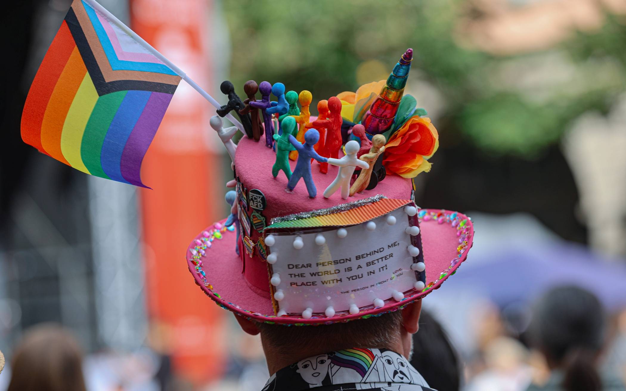 Kopfbedeckung mit Botschaft.