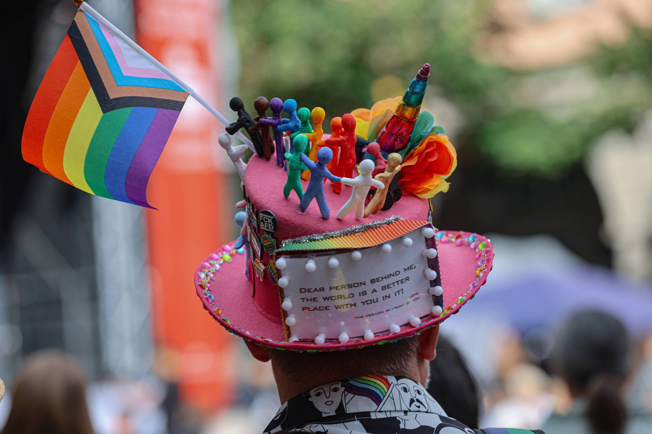 Kopfbedeckung mit Botschaft.
