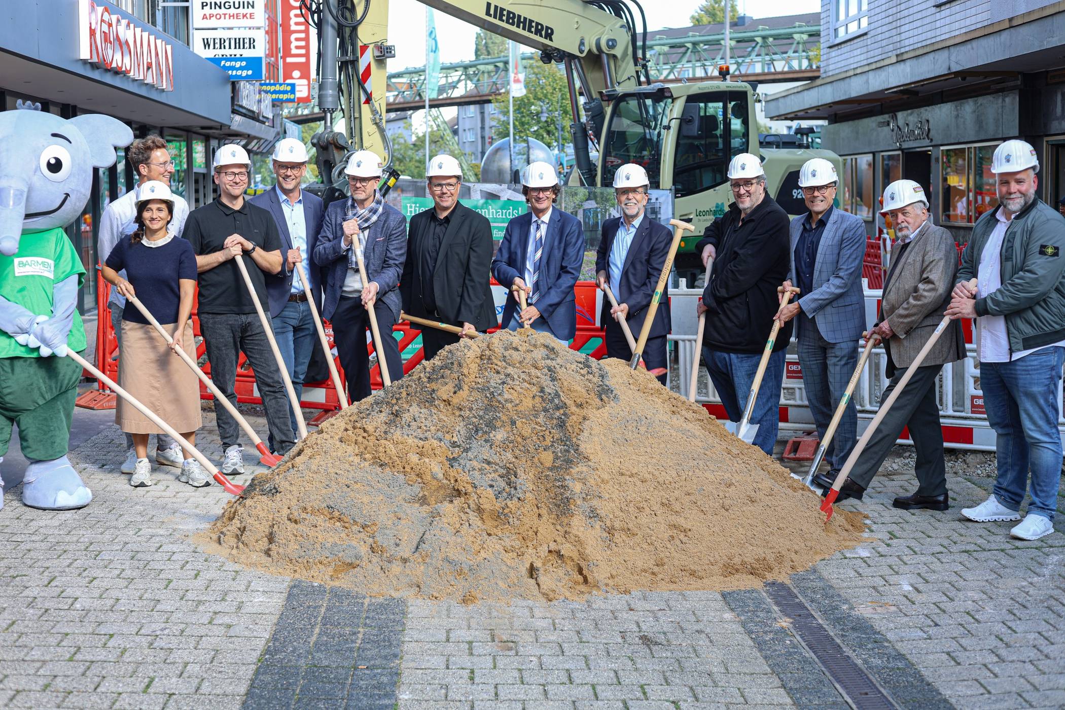 Die Beteiligten beim symbolischen Akt auf dem Werth.