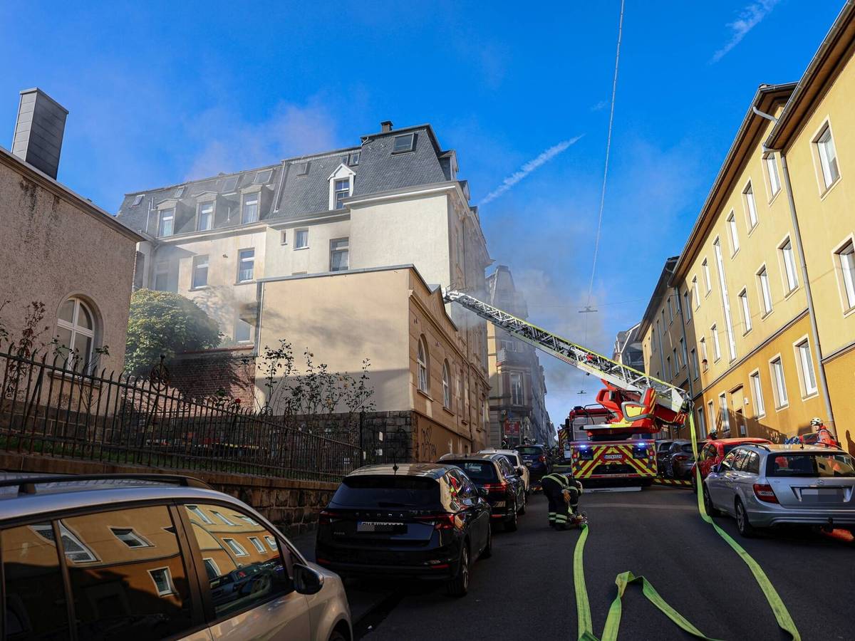 Brand auf Flachdach
