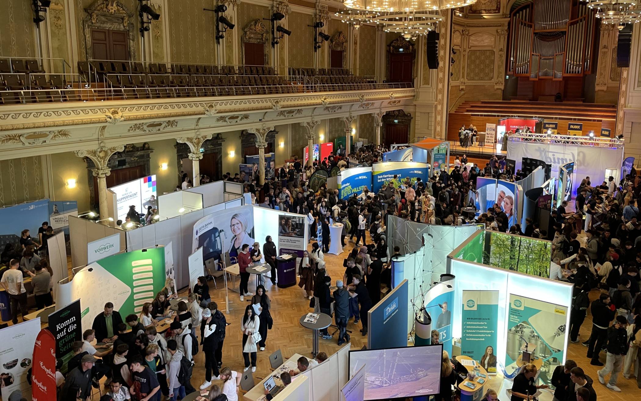 Blick in den großen Saal der Historischen Stadthalle.