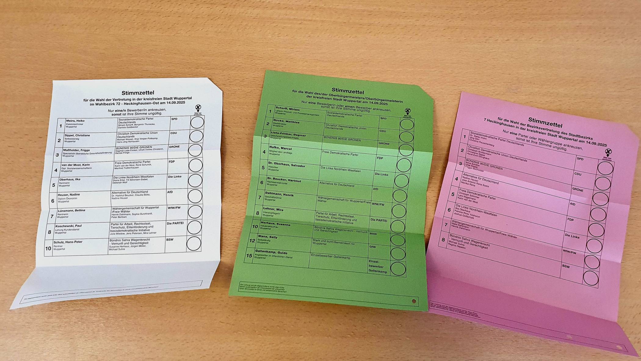  Die Zettel für die Ratswahl, die OB-Wahl und die Wahl der Bezirksvertretungen. 