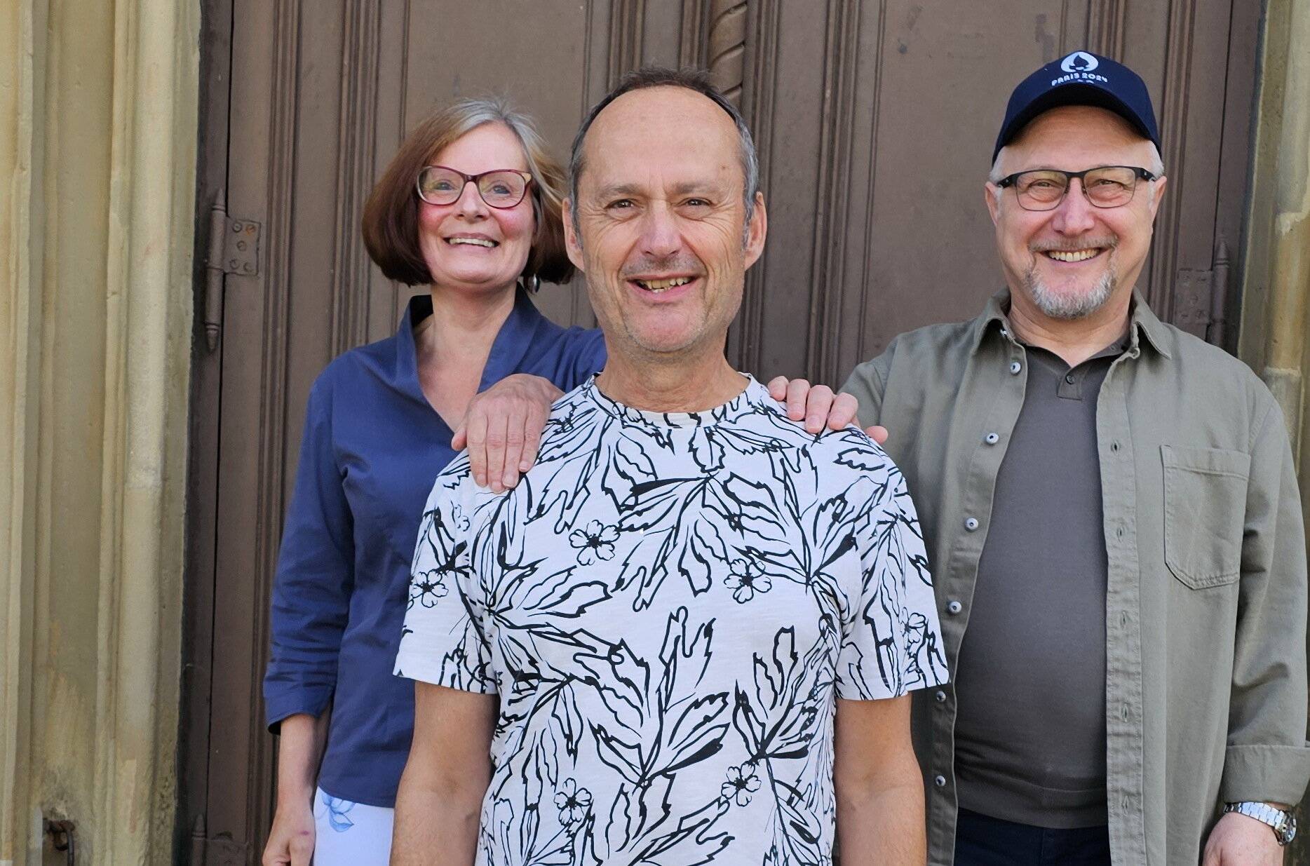 Wiki-Leiter Eric Stöcker (Mi.) mit den