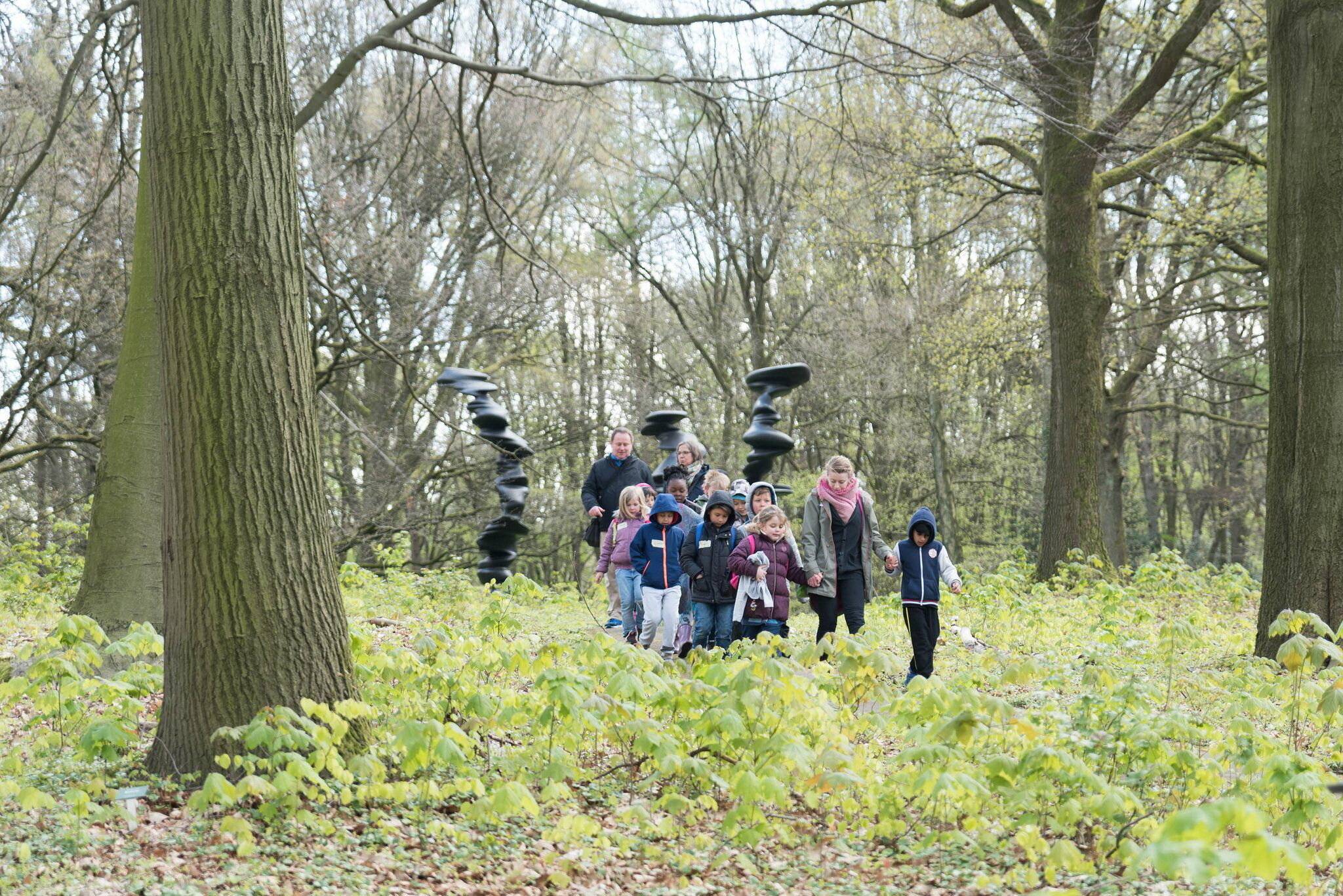  Kinder entdecken Kunst. 