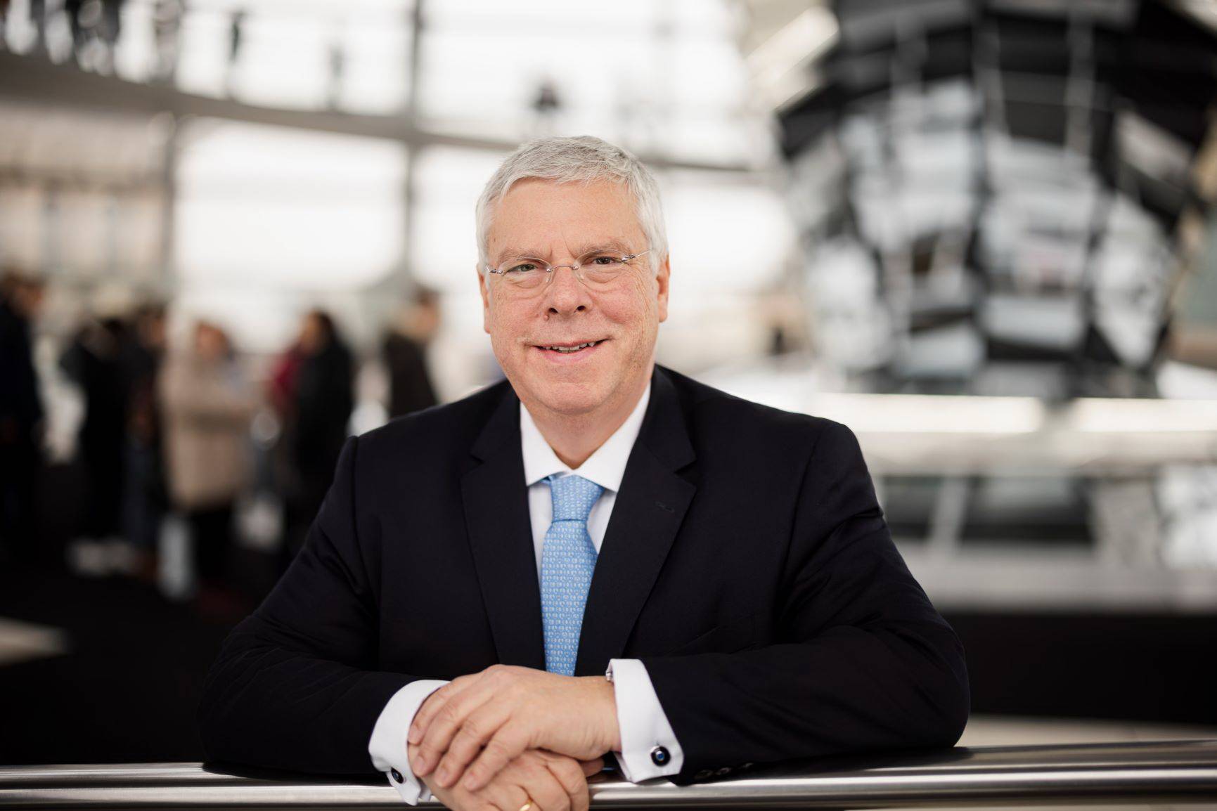  Jürgen Hardt in der Kuppel des Reichstagsgebäudes in Berlin. 