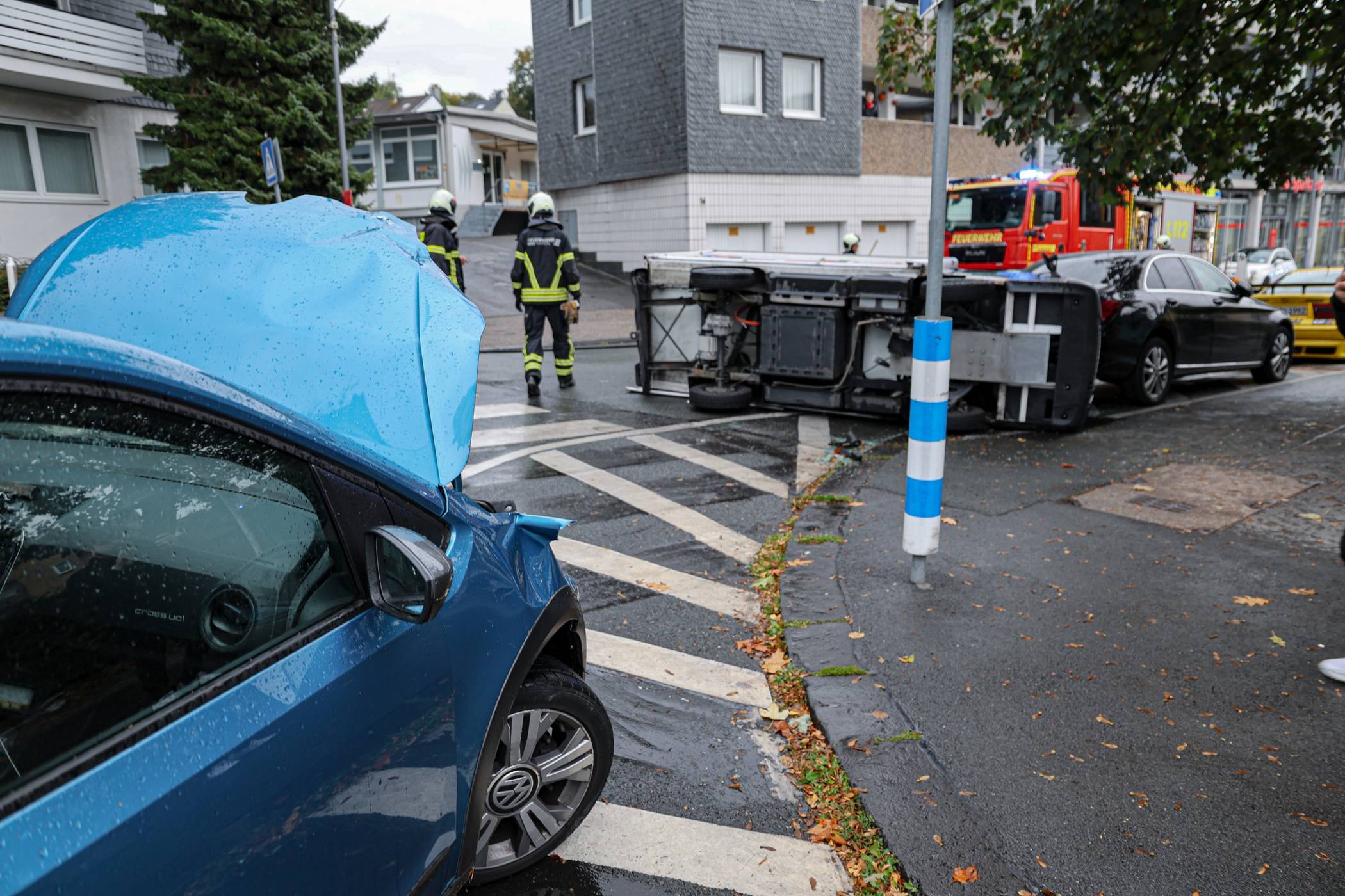 Beide Fahrzeuge mussten abgeschleppt werden.