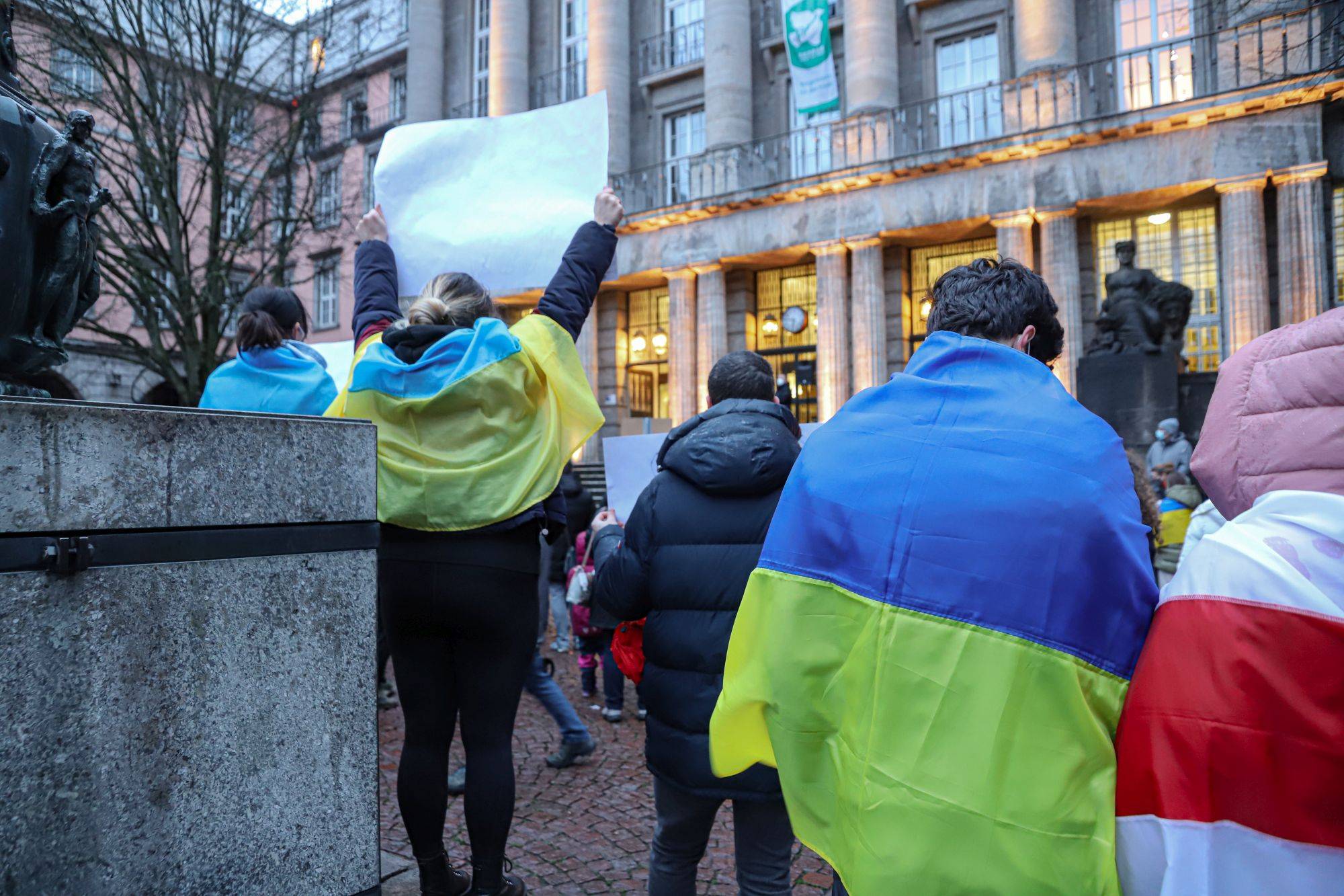  Demo im Jahr 2022 vor dem Wuppertaler Rathaus. 