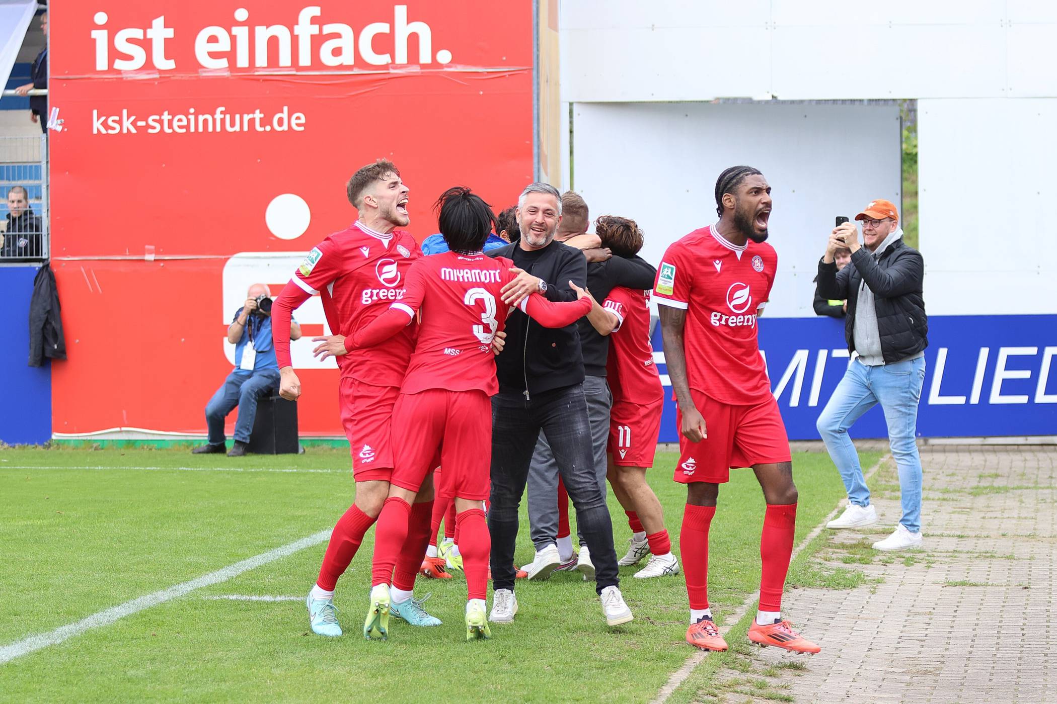  Der Jubel nach dem 2:0 für den WSV. 