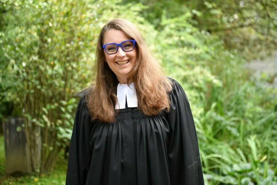  Pfarrerin Verena Kroll. 