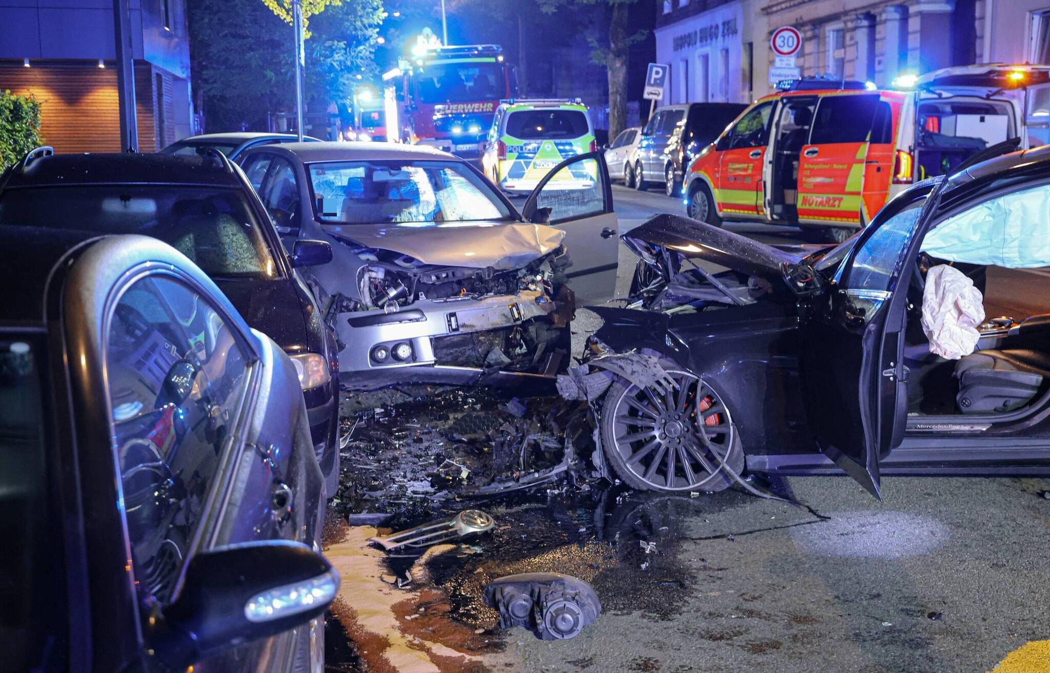 Bilder: Schwerer Unfall in Wuppertaler Schwarzbach