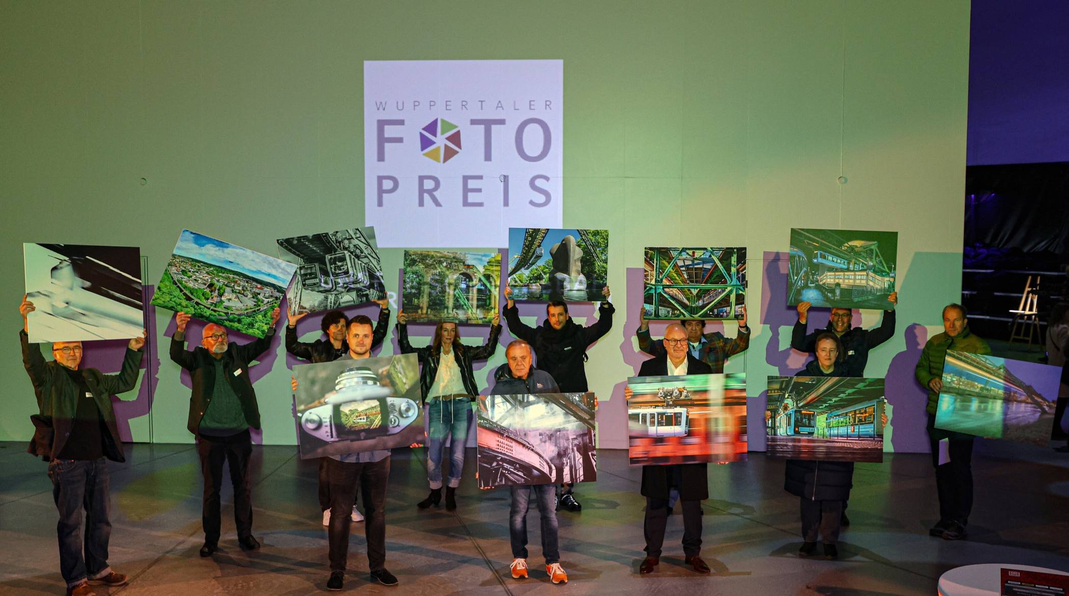 Sieger und Platzierte beim Wuppertaler Fotopreis 2025 im Visiodrom.