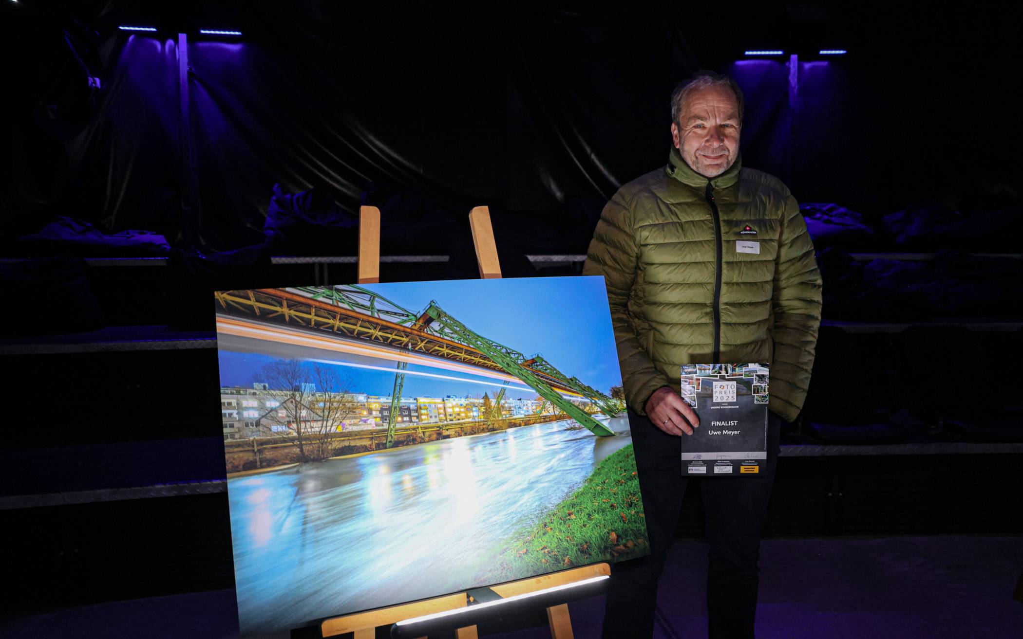 Die Schwebebahn mit ins Bild zu nehmen, hatte Uwe Meyer bei dieser Langzeitbelichtung...