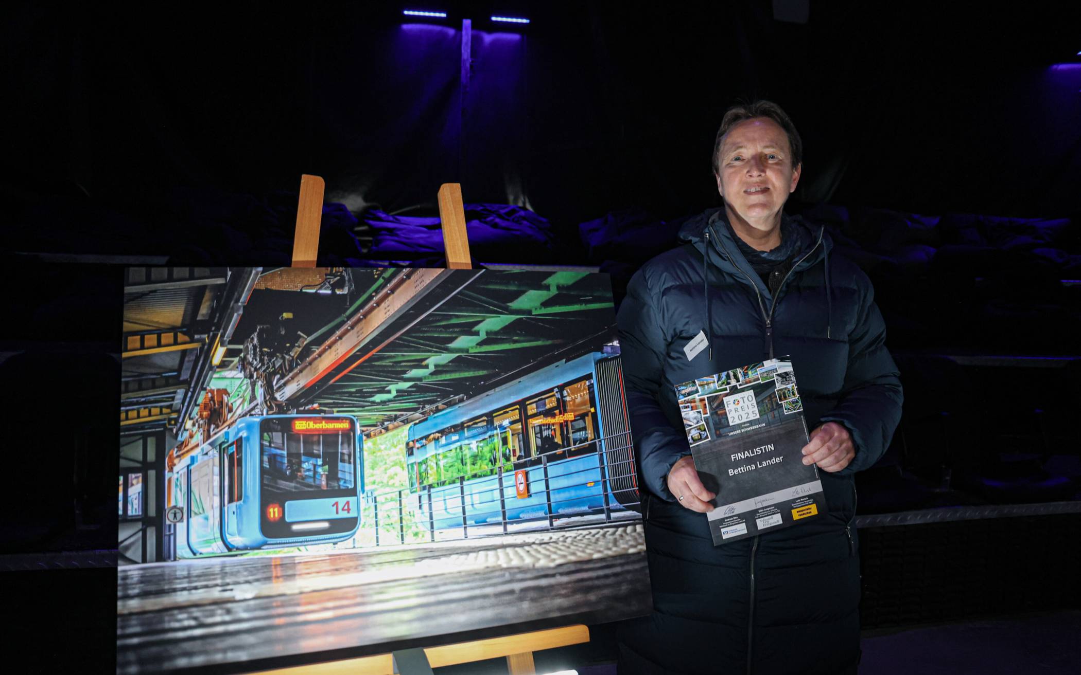 Eigentlich wollte Bettina Lander Langzeitbelichtungen aus der fahrenden Schwebebahn...