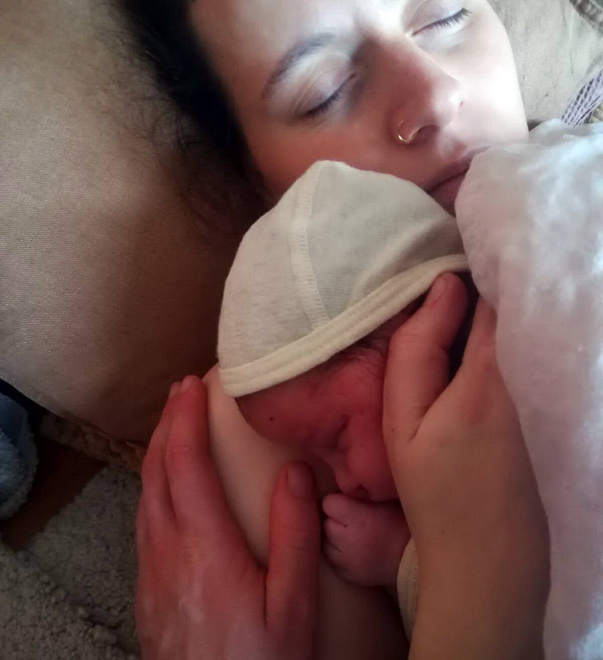 Das Neujahrsbaby 2025 im Geburtshaus.