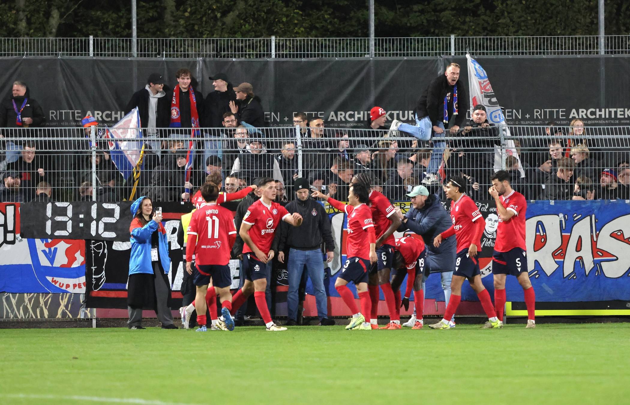  Der Jubel nach dem Führungstreffer. 