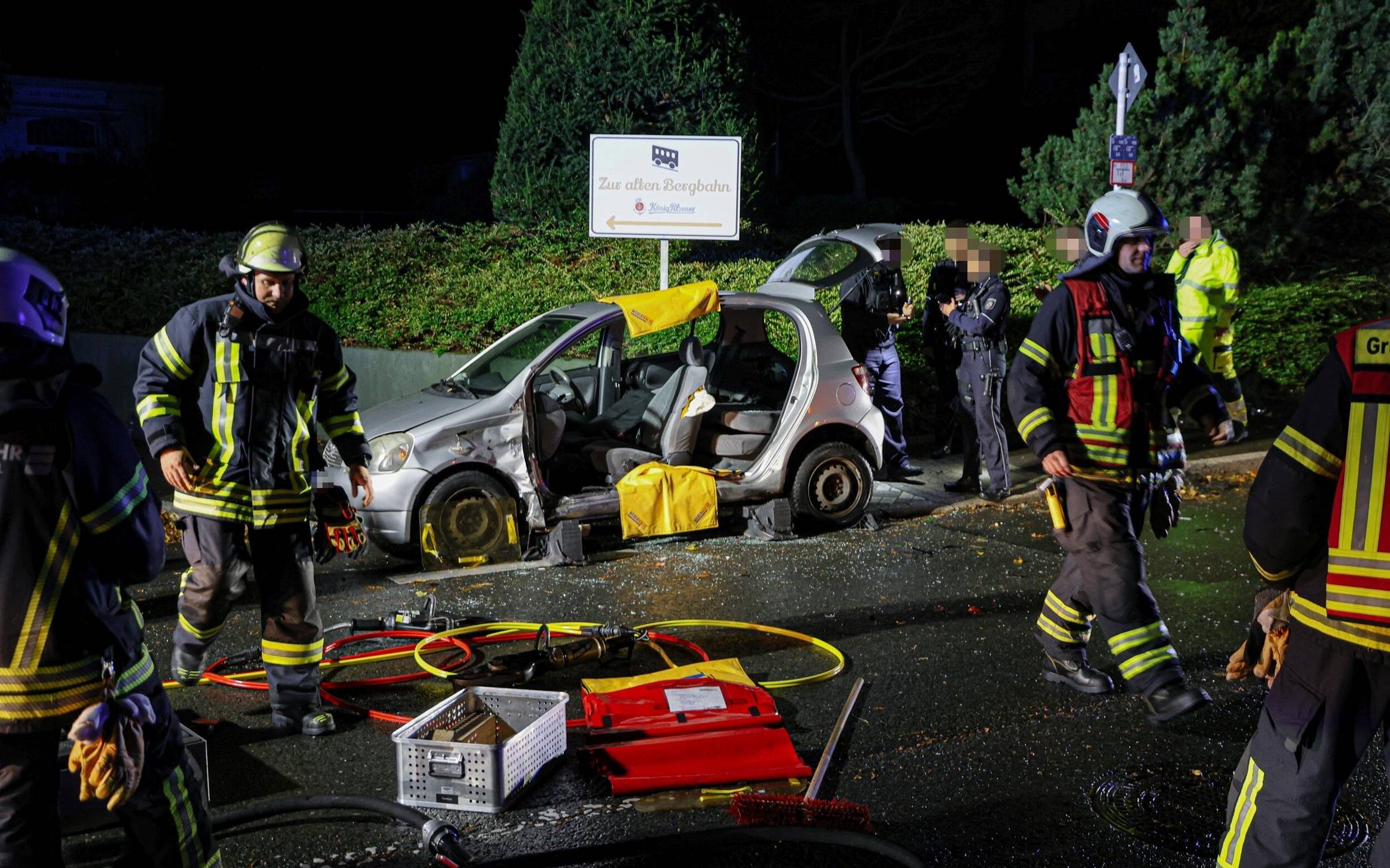 Bilder: Schwerer Unfall in Wuppertal-Barmen