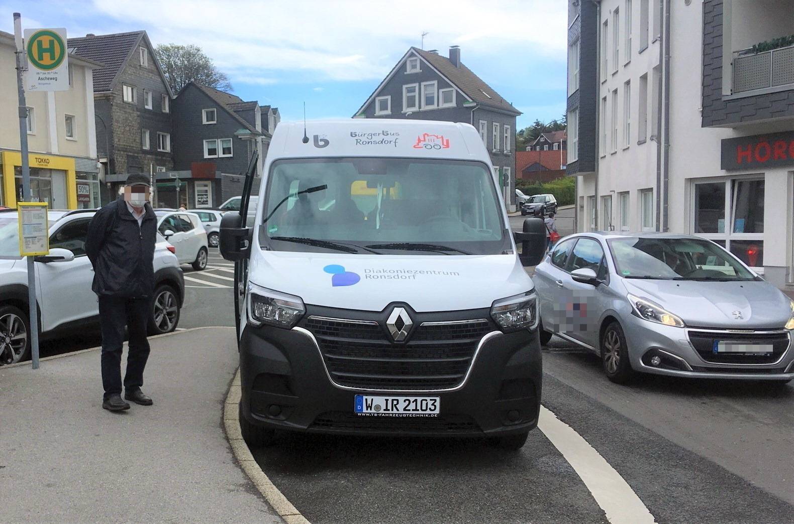 Der Bus – hier am Markt – wird turnusgemäß überprüft.