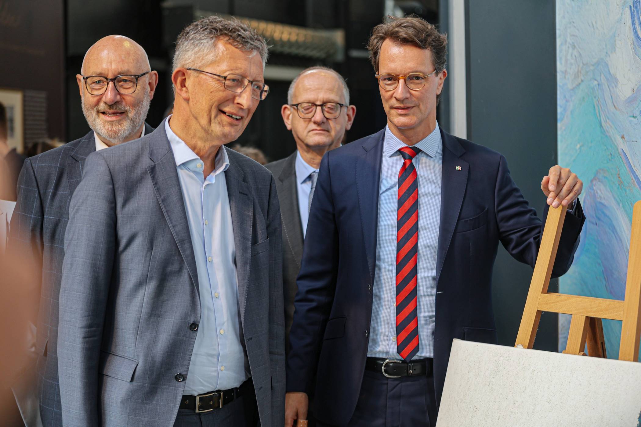  Auf diesem Bild stand Johannes Slawig (li.) hinter OB-Kandidat Matthias Nocke (2.v.li.). Im Hinblick auf dessen Nominierung galt das nicht. 