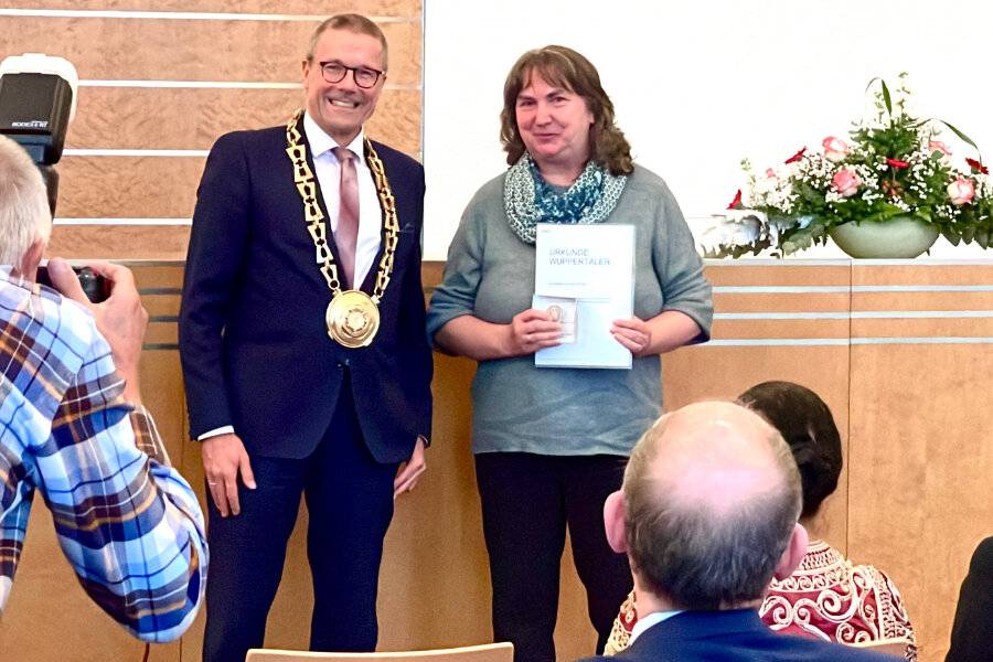 Preisverleihung im Wuppertaler Rathaus: Dorothee van