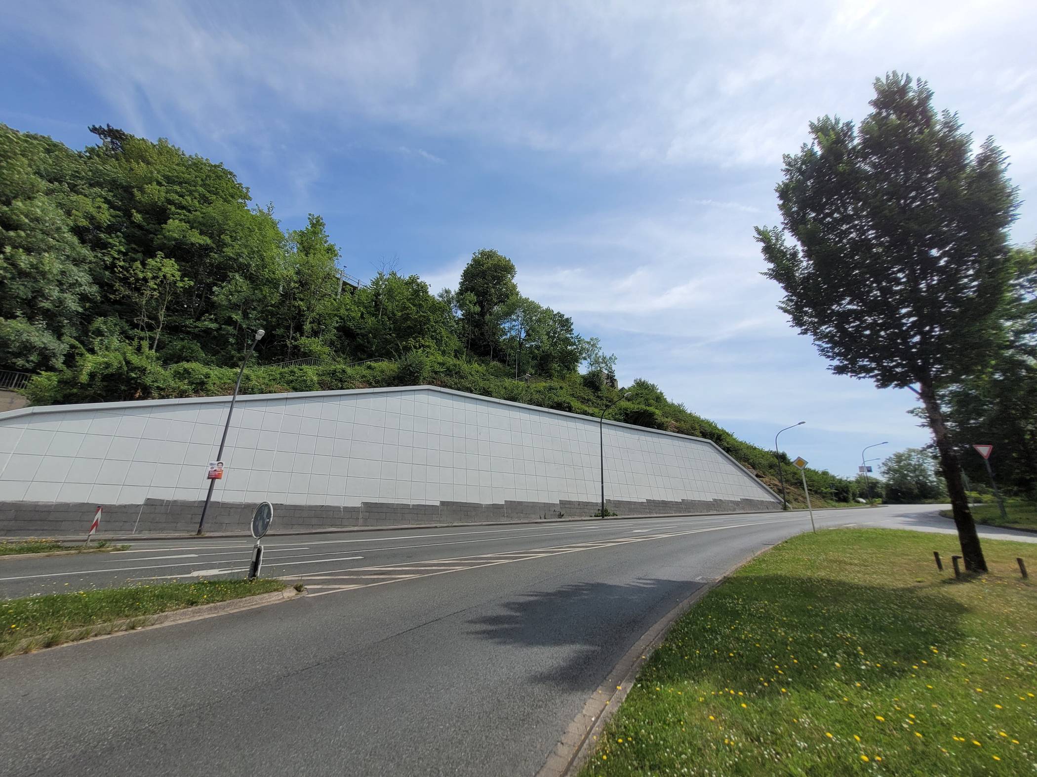 Die noch „blanke“ Mauer.