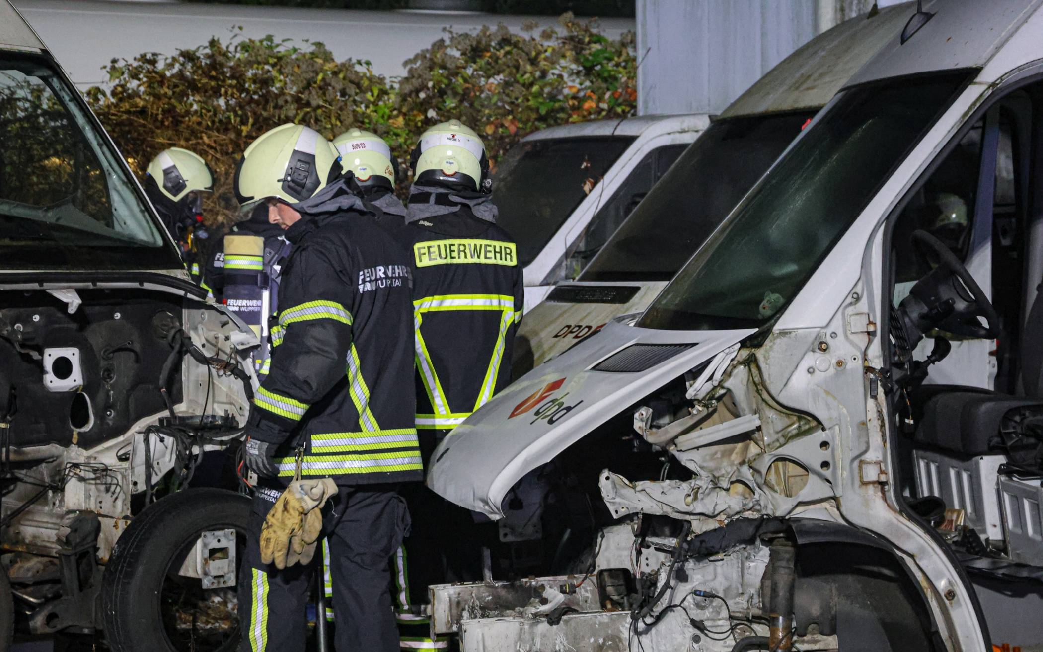 Mehrere Wagen wurden beschädigt.