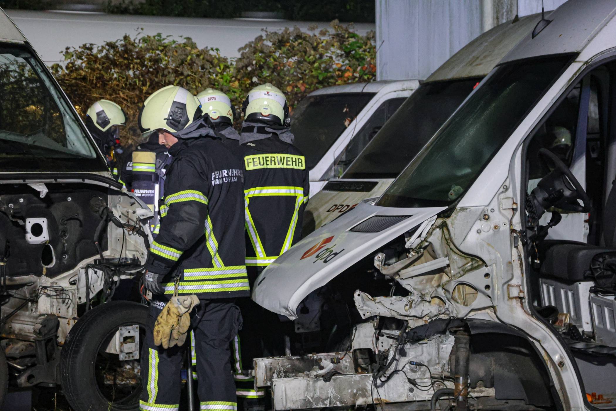  Mehrere Wagen wurden beschädigt. 