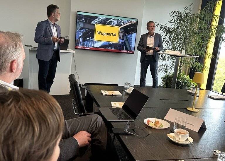 Die Wuppertaler bei der Präsentation des Schwebodroms.