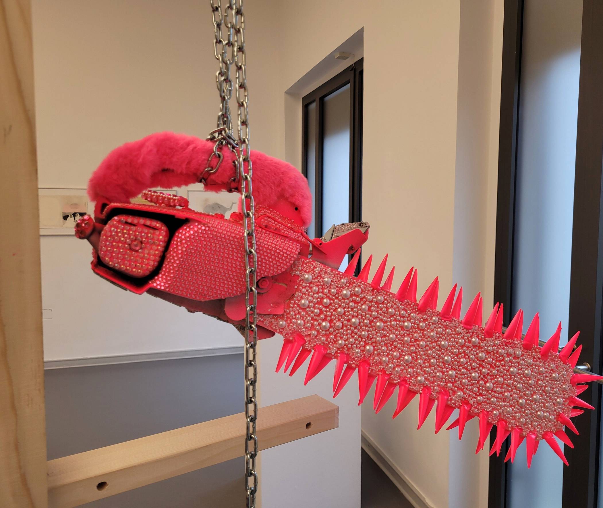  "Practic_Transform '25": Dieses Projekt spielt mit dem Thema Materialtransformation von Alltags- und Gebrauchsgegenständen.  