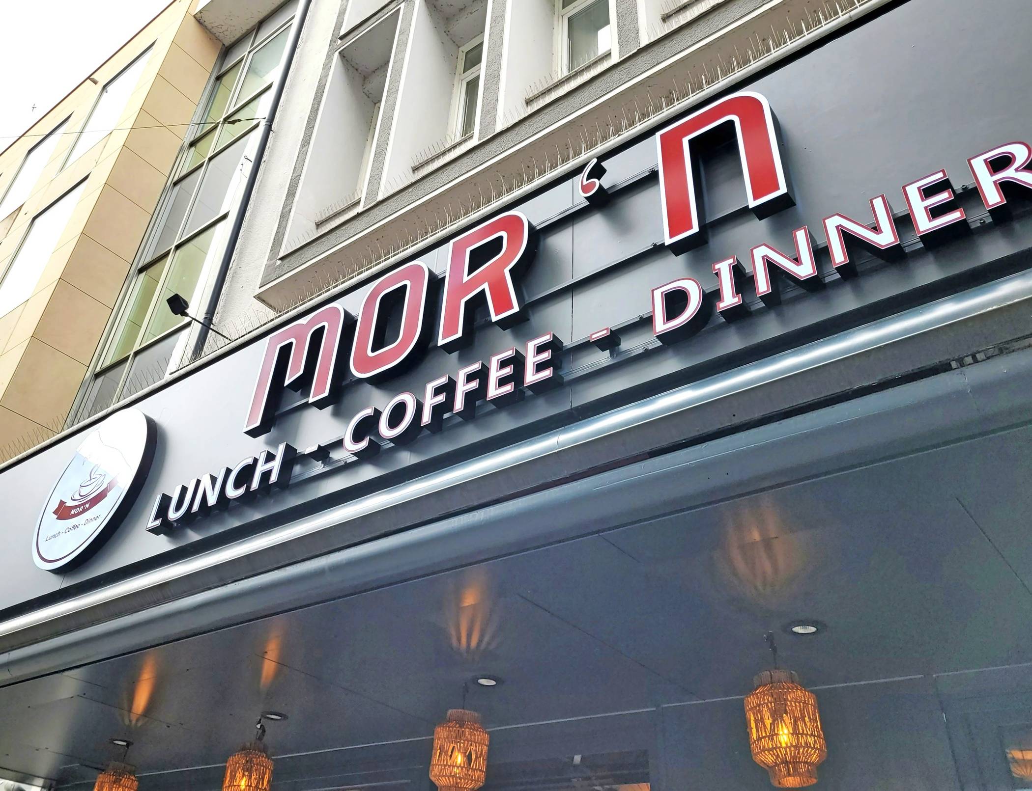 An der Herzogstraße 2 findet man jetzt das asiatisch orientierte „Mor’n“ anstatt des „Ma’loa“.  