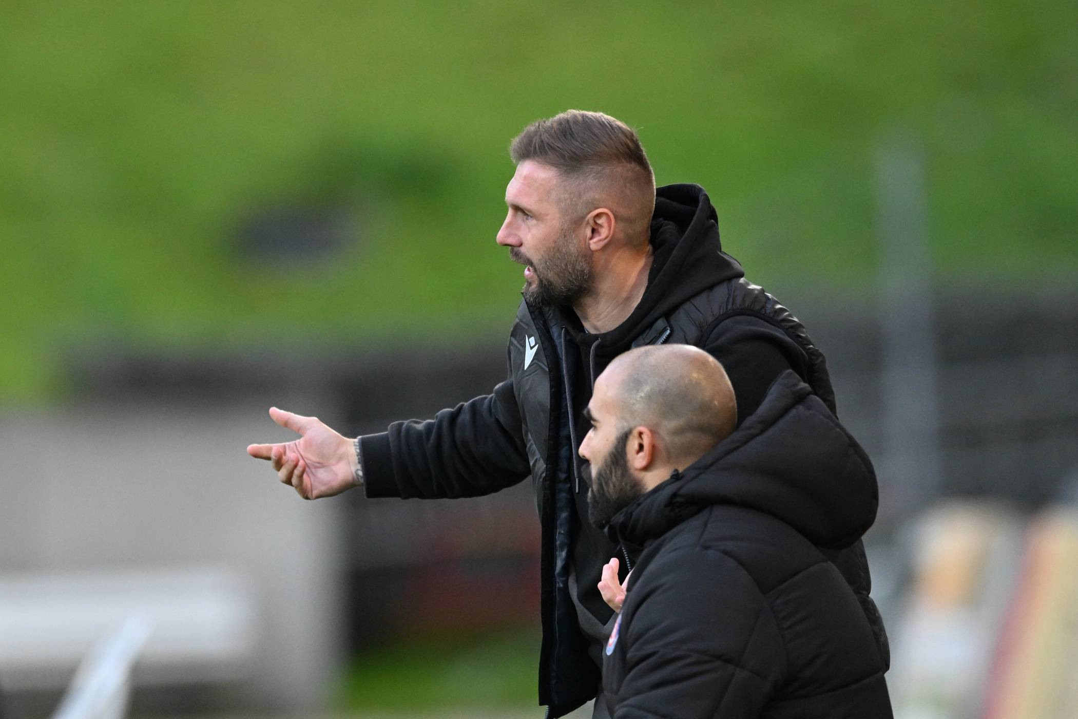  Trainer Sebastian Tyrala und Assistent Adli Lachheb. 