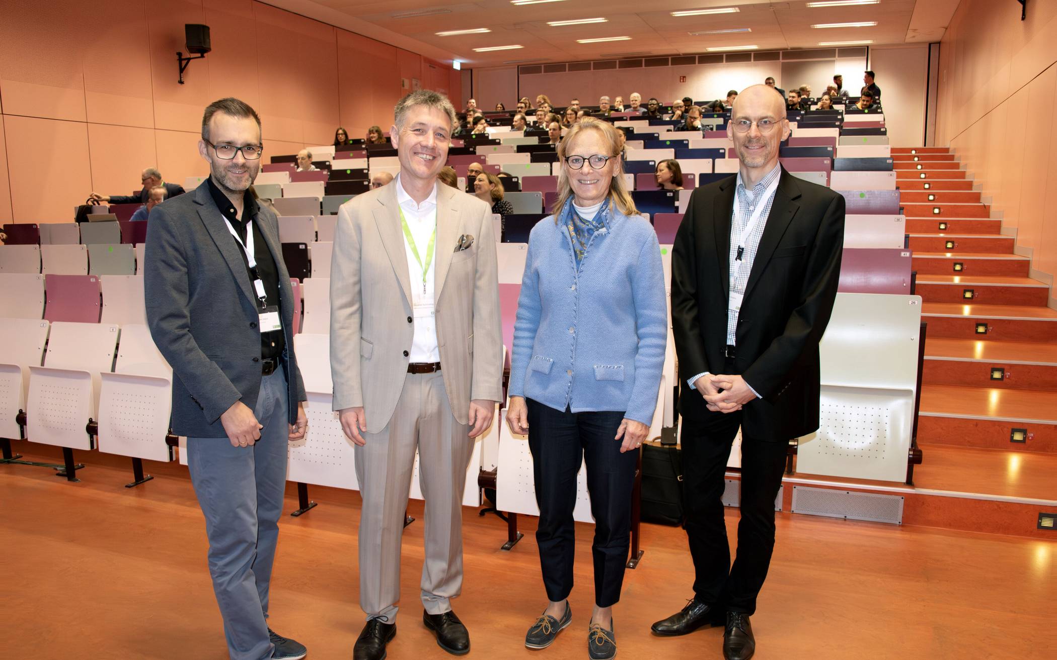 Die Rektorin der Bergischen Universität und das Organisationsteam des Aktivitätsfeldes „Technology Towards Zero-Waste and Zero-Carbon" (v.li.): Prof. Dr. Adam Slabon, Prof. Dr. Benedikt Schmülling, Prof. Dr. Birgitta Wolff und Prof. Dr. Steffen Anders.