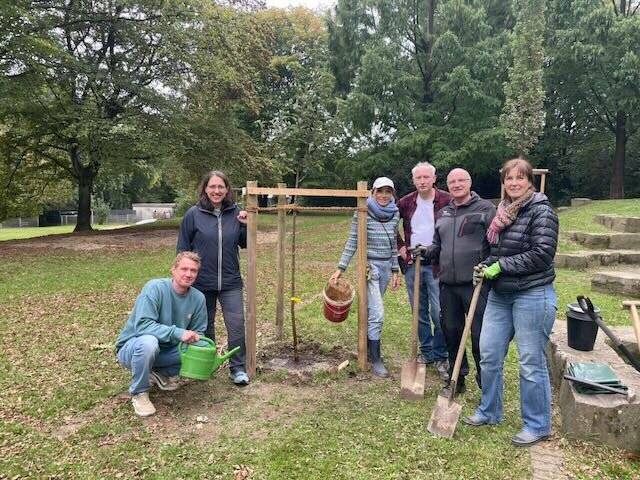 Pflanzaktion an der Grundschule Haarhausen im September.