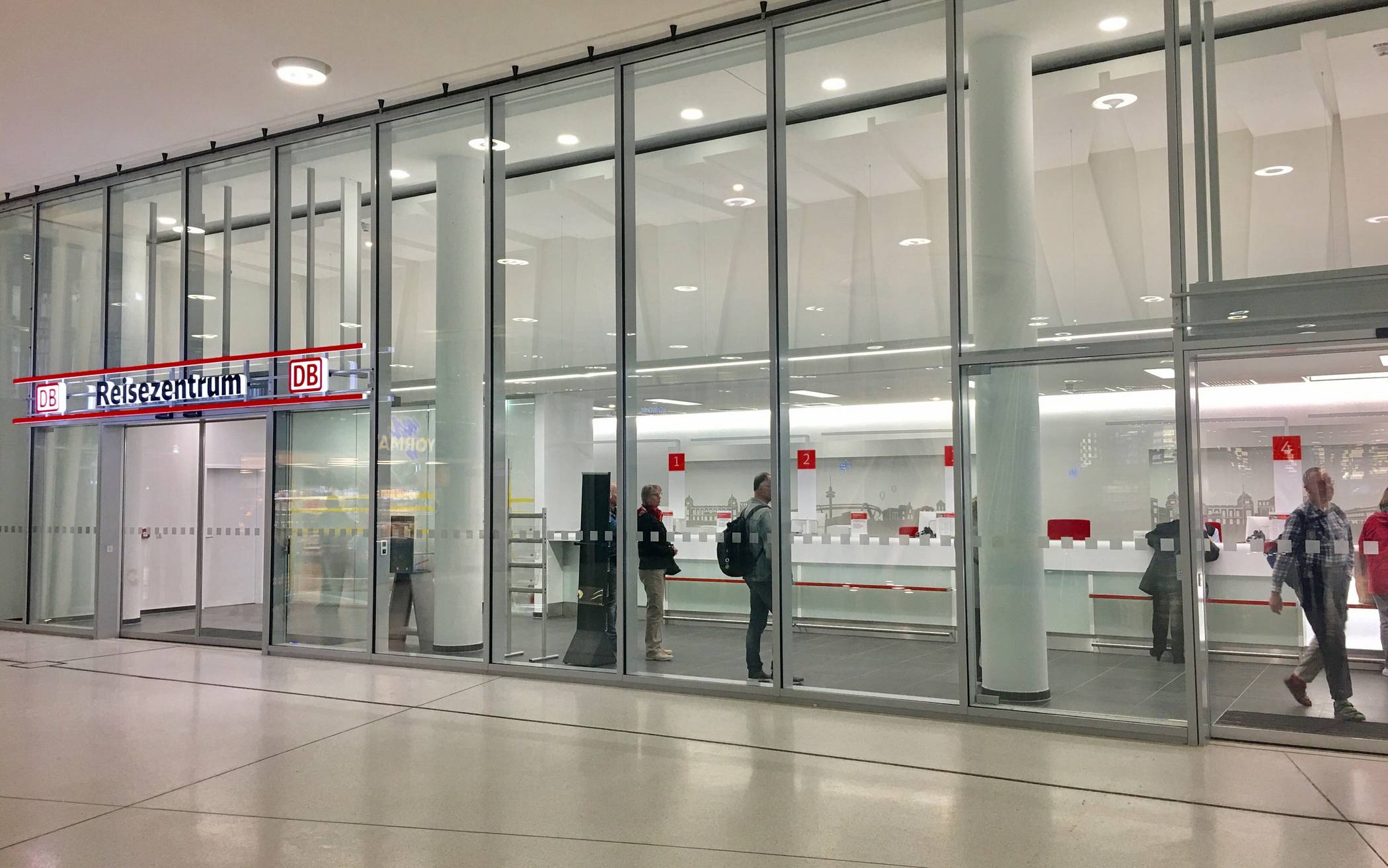 Das Reisezentrum im Wuppertaler Hauptbahnhof.