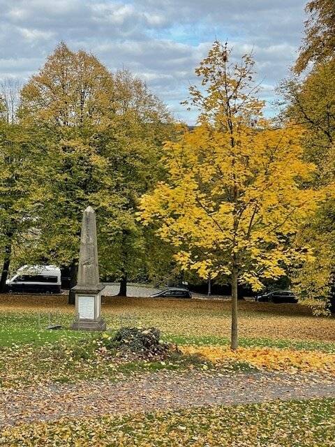 In den oberen Anlagen steht das älteste Denkmal, eine Erinnerung an die Barmer...