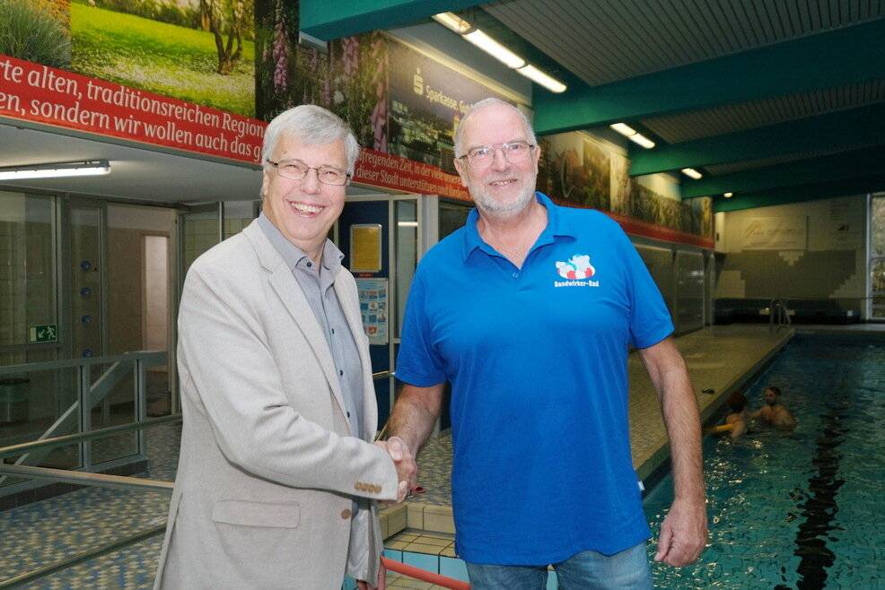 Wolfgang Jarisch (li.) von der Sparkasse
