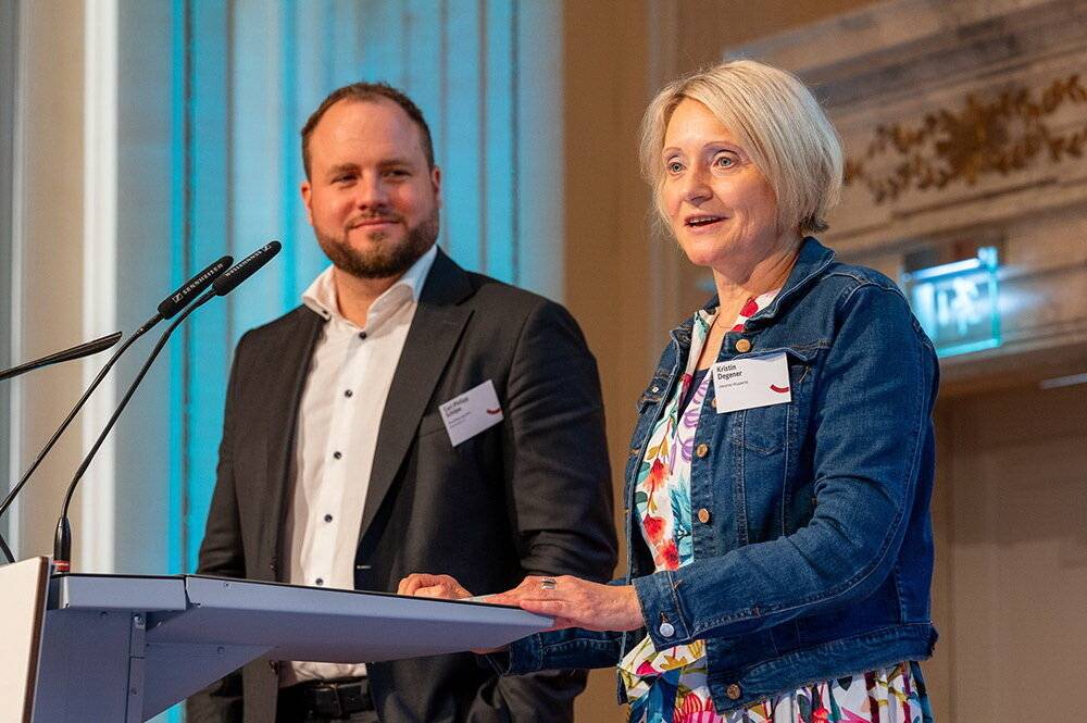 Kristin Degener (Vorstandsvorsitzende des Wuppertaler Jobcenters) 2024 als Rednerin auf der Tagung „Netzwerk SGB II“ in der Historischen Stadthalle Wuppertal.