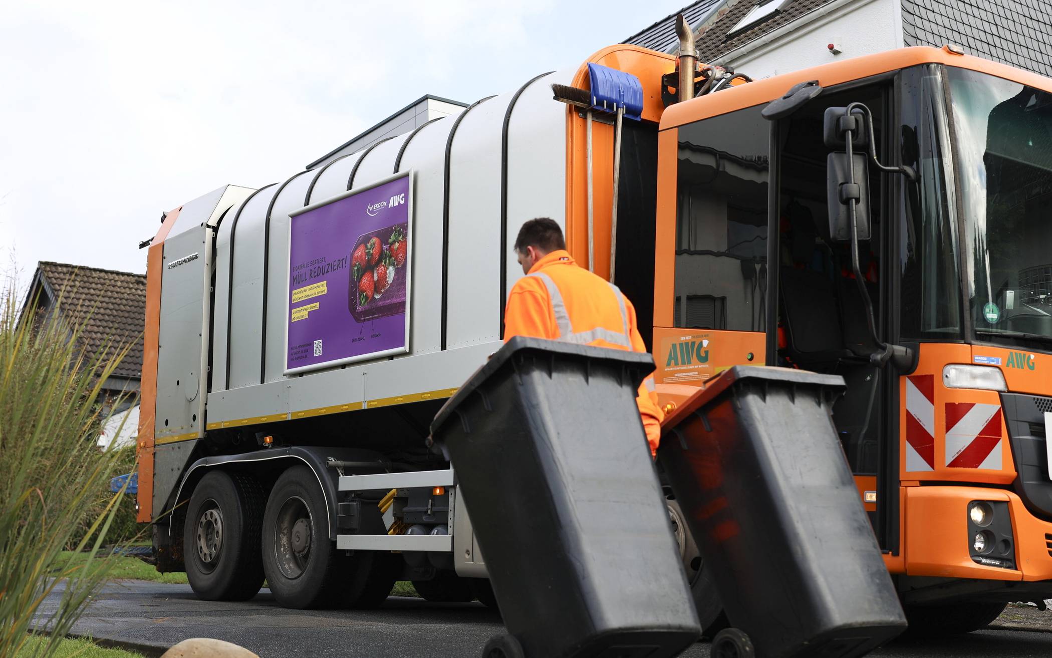 Die AWG macht auf ihren Abfallsammelfahrzeugen,