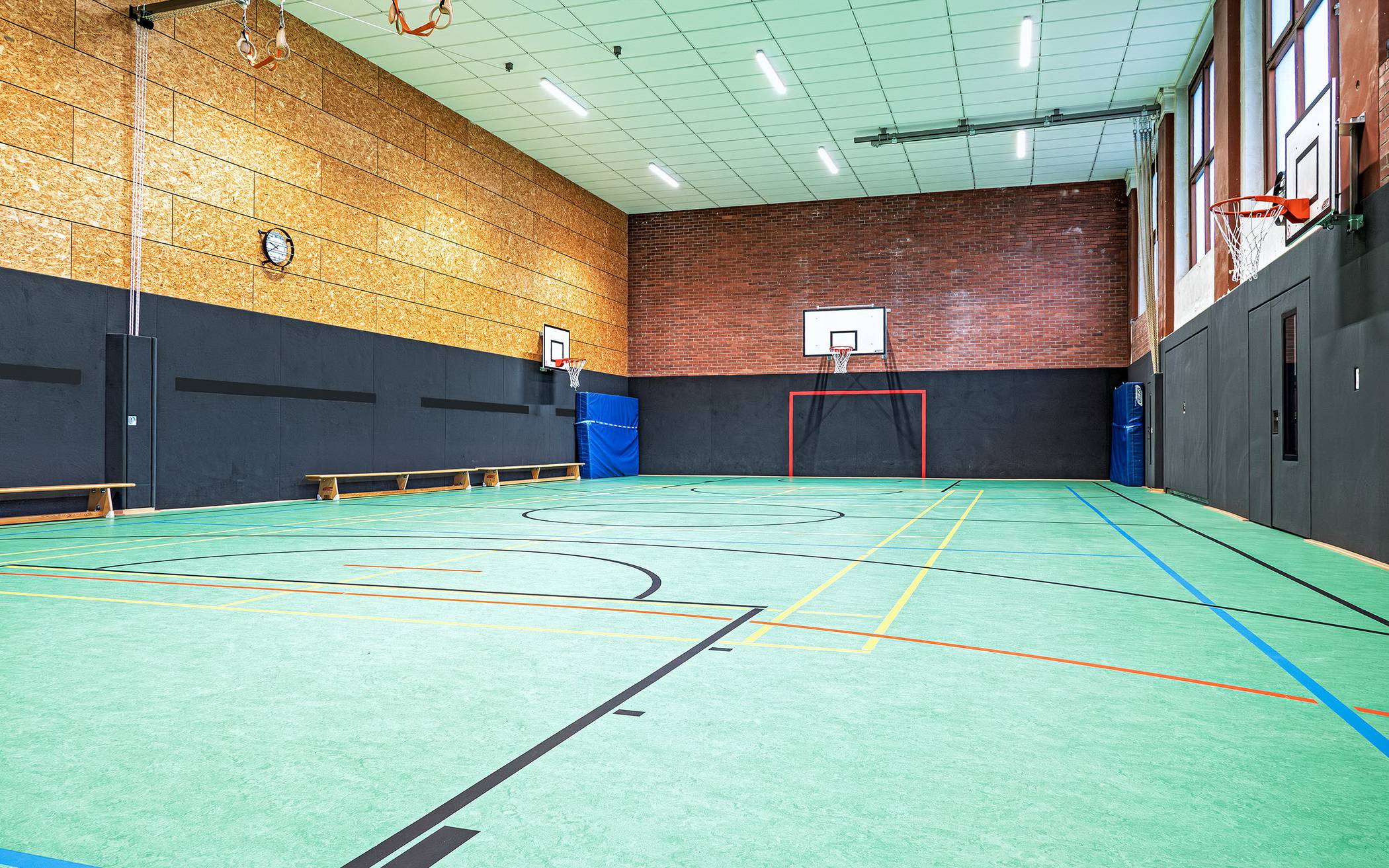 Blick in die Sporthalle.