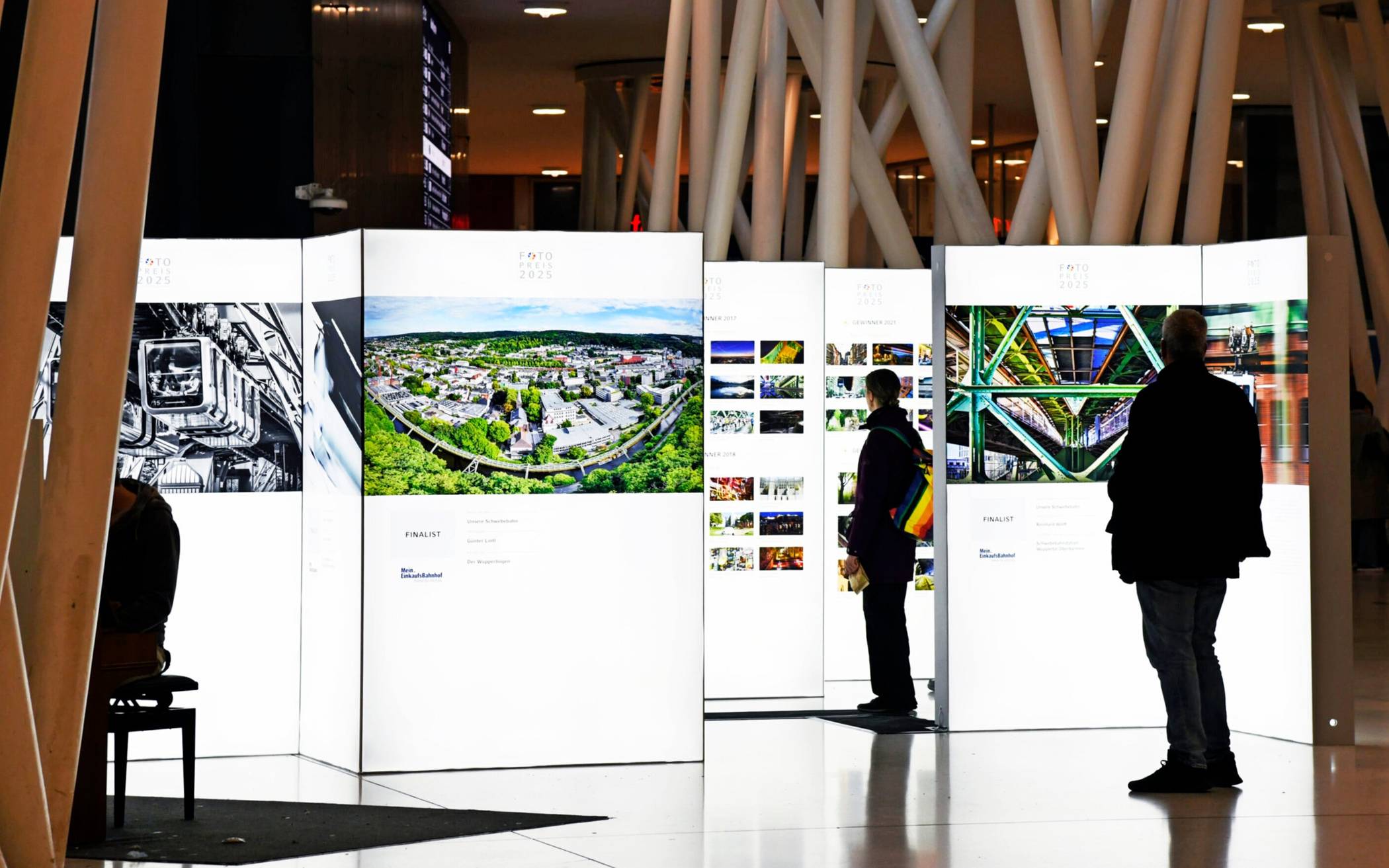  Blick in die Ausstellung. 