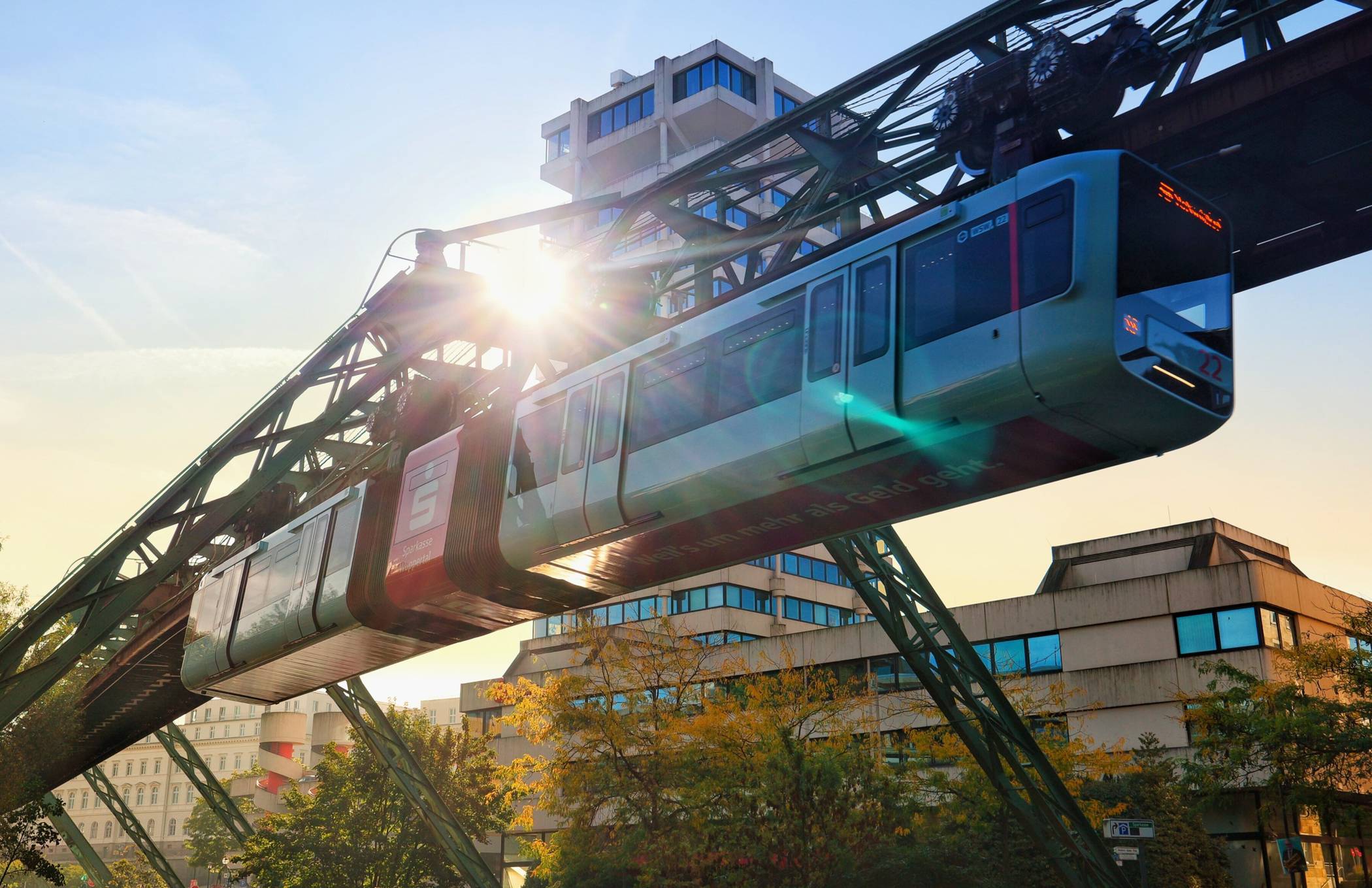  Die Schwebebahn – real statt „Reel“. 
