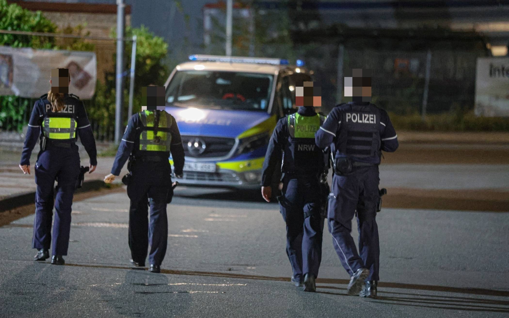 Bilder: Fahndung nach Attacke auf Frau in Wuppertal