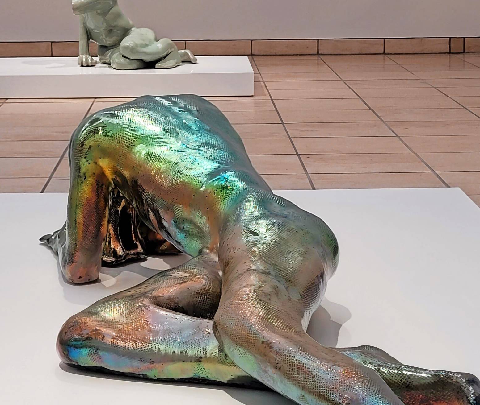 Zwei Skulpturen von Markus Karstieß in der Shed-Halle des Von der Heydt-Museums.