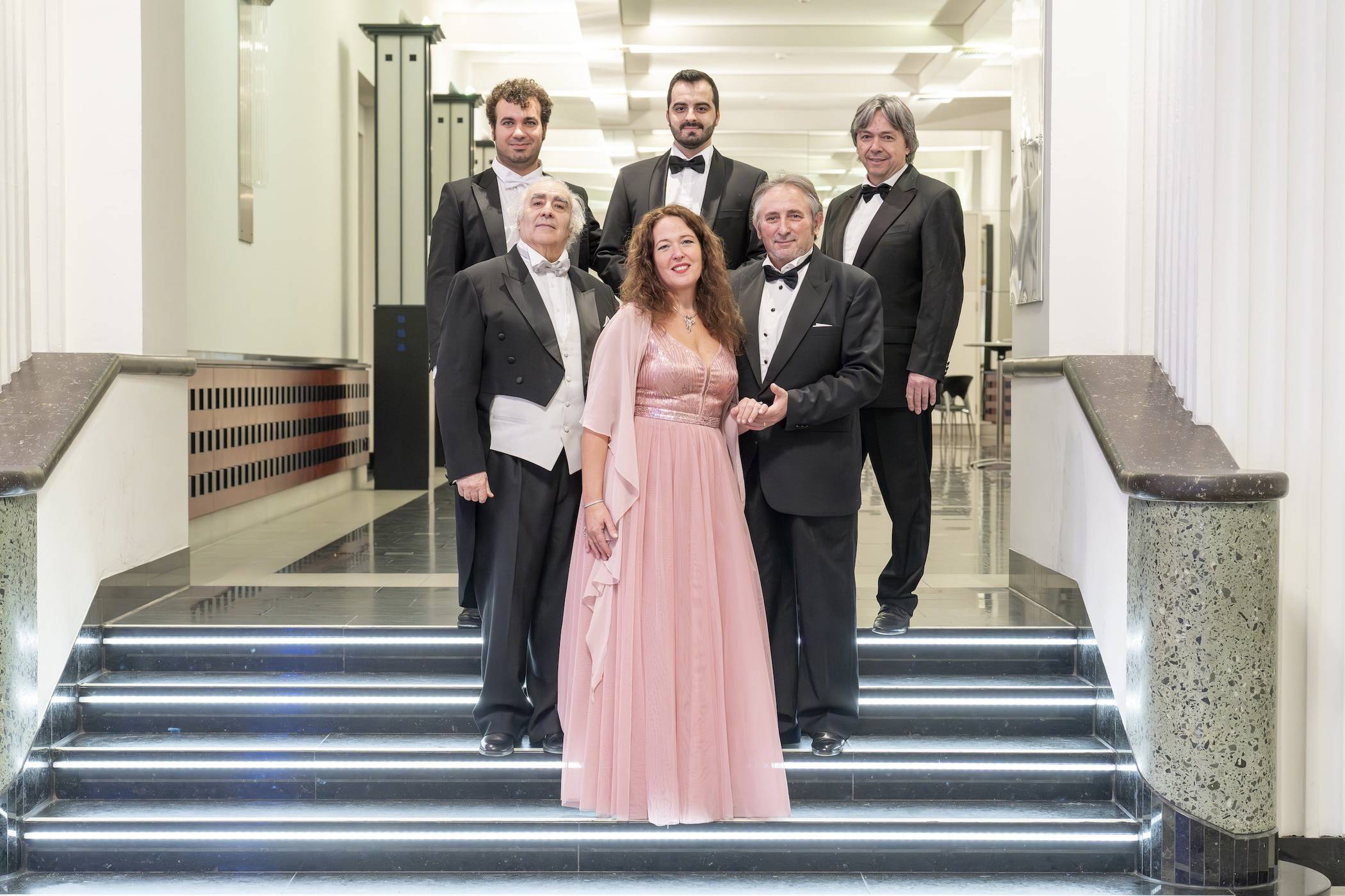 Die Tenöre mit Sopranistin Andrea Hörkens.