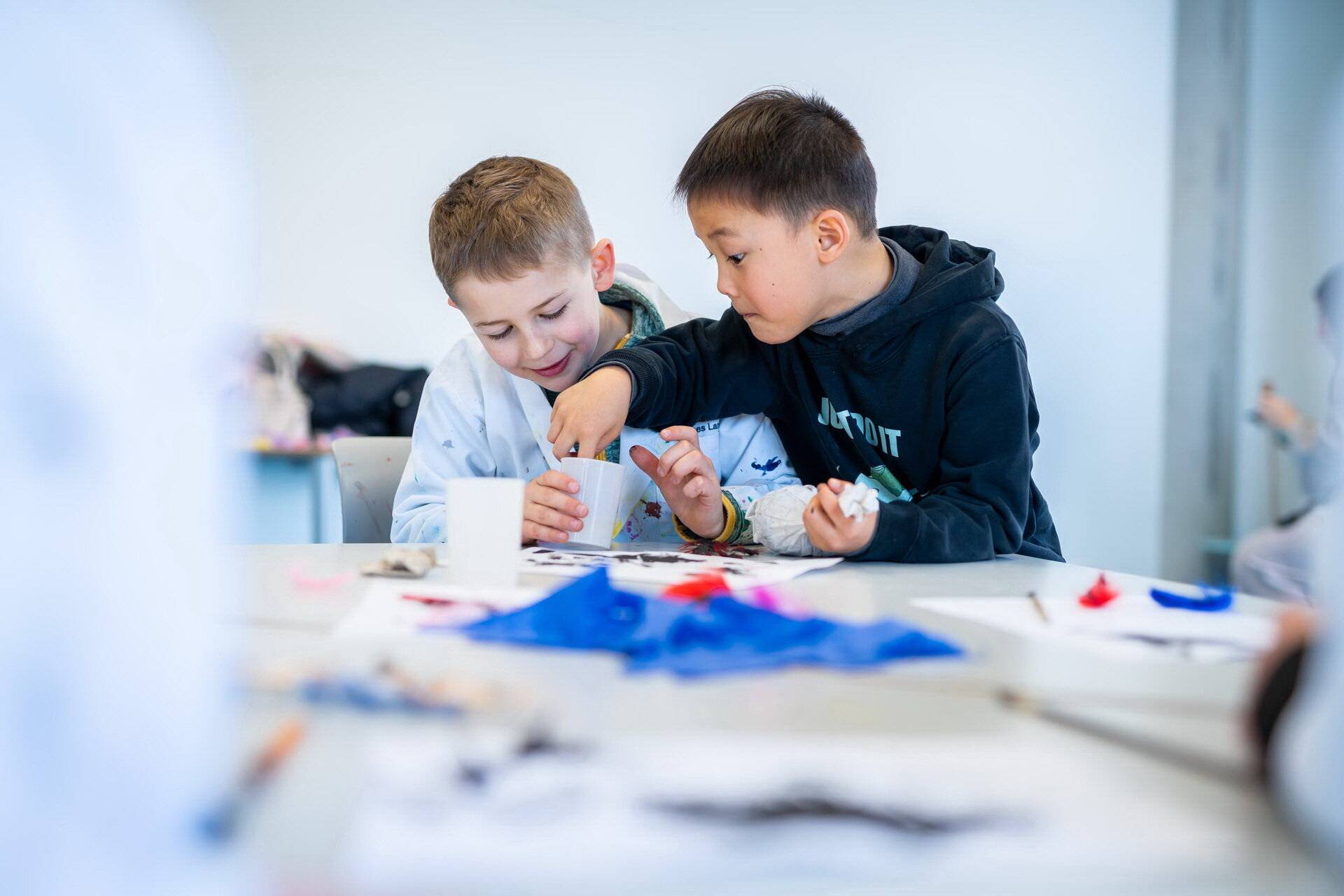  Der Kurs „Lumos! Zauberei im Licht der Wissenschaft“ verbindet Fantasie und Forschung – und zeigt, wie sich Phänomene aus der Welt von Harry Potter naturwissenschaftlich erklären lassen. 