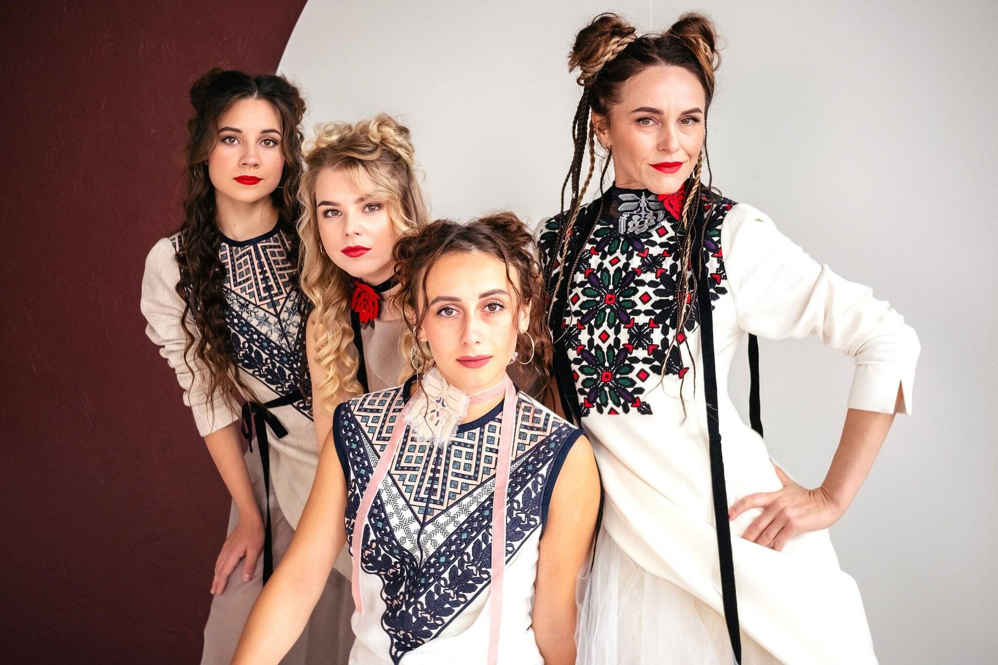  Sie geben dem Volkslied „ein neues Gewand“. 