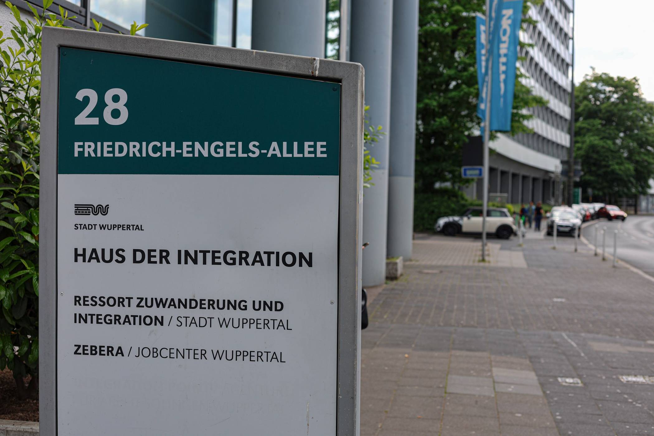  Das Haus der Integration an der B7. 